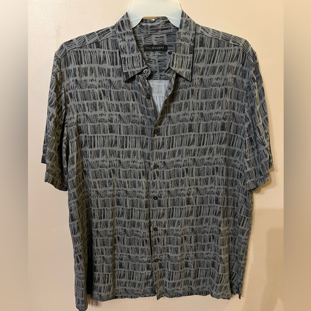 Via Europa Men’s casual button down shirt.